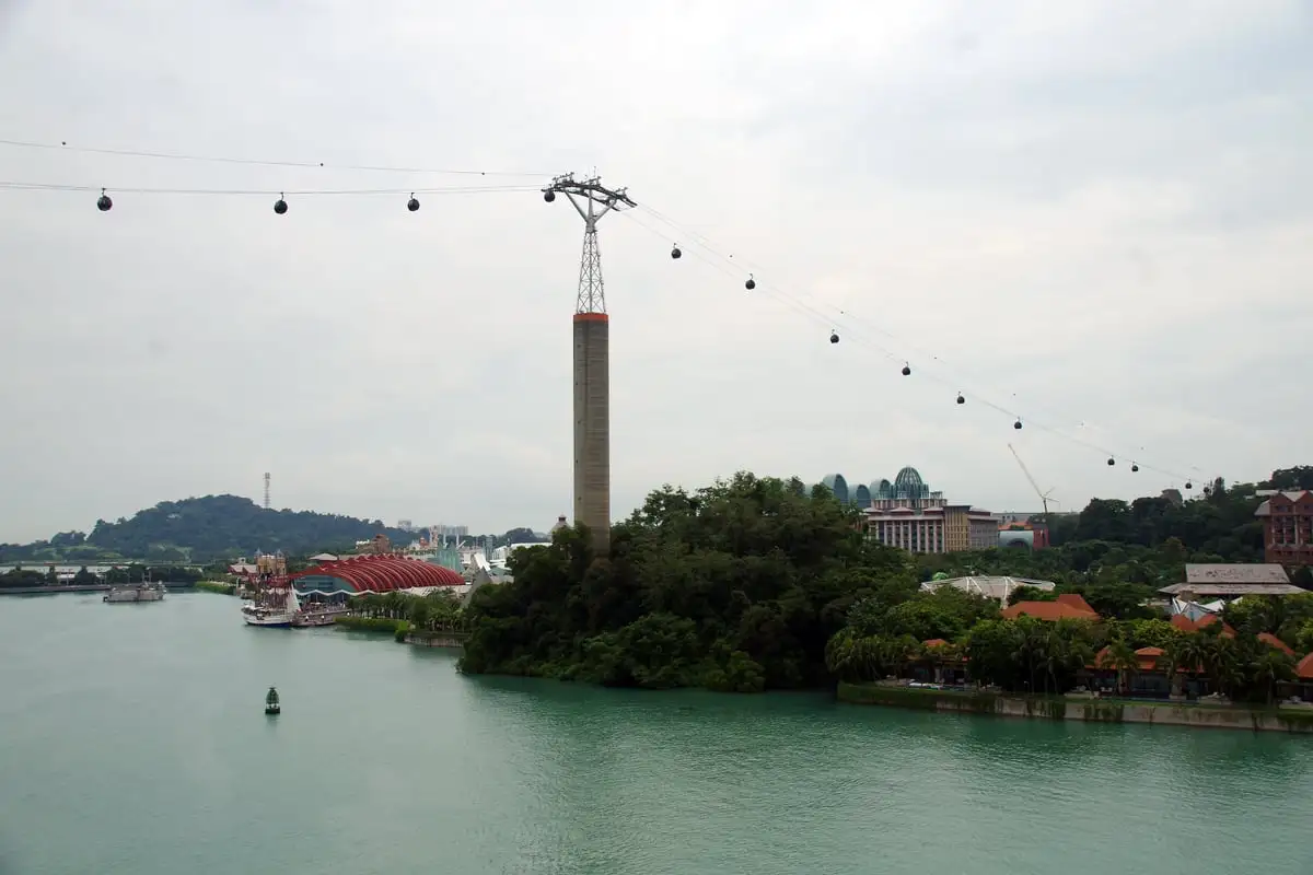 Cable car cabins crossing Keppel Harbour between Mount Faber and Sentosa